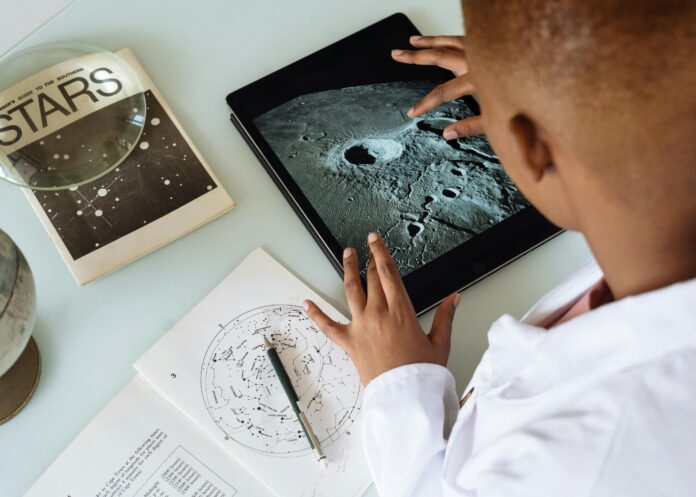 pexels-rethaferguson-3825569 digital learning platforms