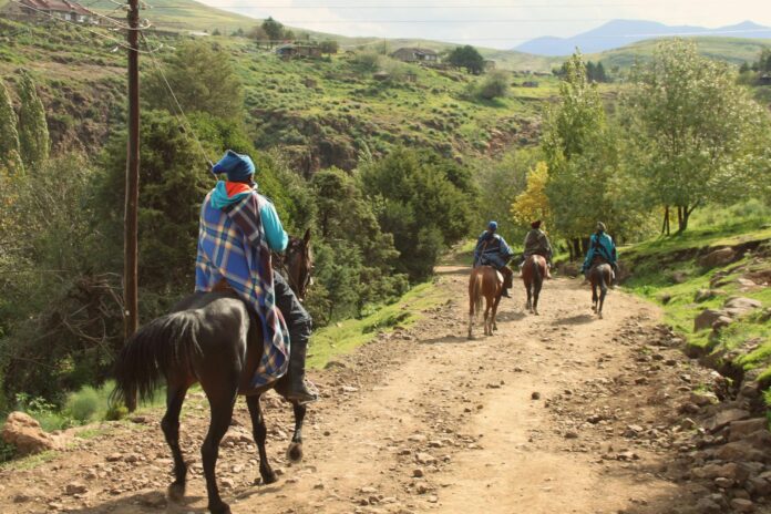 pexels-photo-28451781 scenic horseback ride through semonkong lesotho